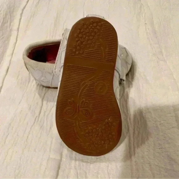 Rachel - Ariel white baby mary Jane’s. Size 2 months - Picture 4 of 6